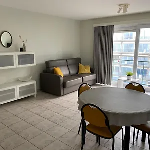 Met Aparte Slaaphoek, Garage En Balkon Appartement